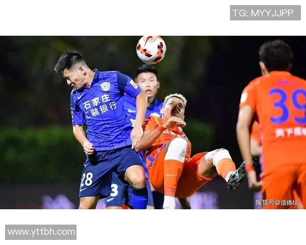 武汉与河北石家庄的较量谁能笑到最后两地足球激情碰撞引发关注 武汉与河北石家庄的较量谁能笑到最后两地足球激情碰撞引发关注