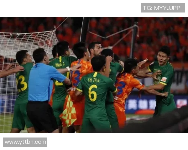 国安鲁能首回合裁判表现引发热议赛后争议不断球迷反响强烈